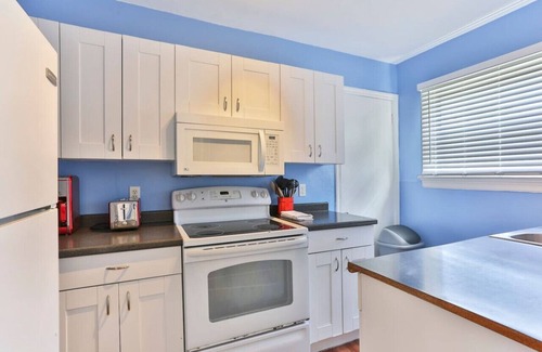 Douglas Apartment | Coral Gables Picasso Apt in Art Building W/Patio