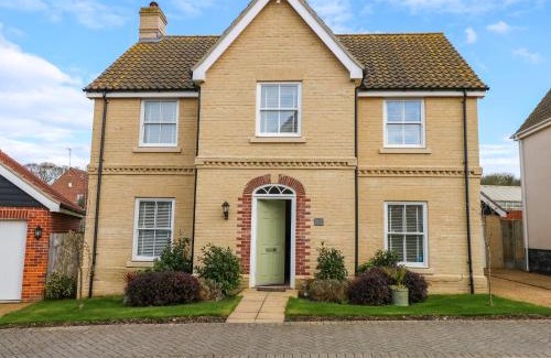 Overstrand House | Coral House