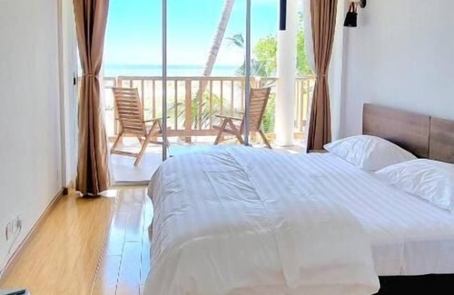Thulusdhoo Island Hotel | Coral Inn