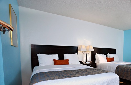Newton Apartment | Coratel Inn & Suites By Jasper Newton - 2 Queen Bed NS