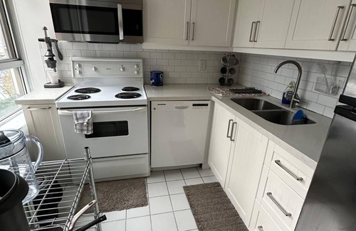 Bay Street Corridor Condo | Core of Downtown-Near Eaton Centre, Nathan Phillips Square