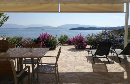 Kassiopi Apartment | Corfu island KASSIOPI’S best sea view apartment