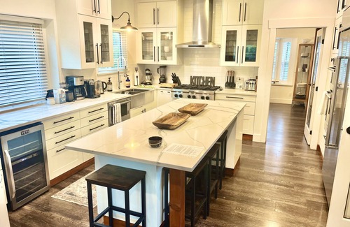 West Side House | Corkscrew Willow Estate - 2010 Olympics-Award Winning Home
