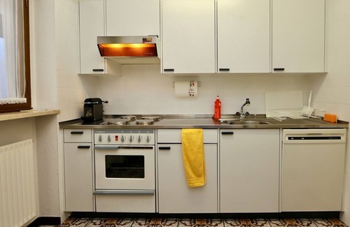 Orselina Apartment | Corner apartment on the 2nd floor for 1-5 persons.