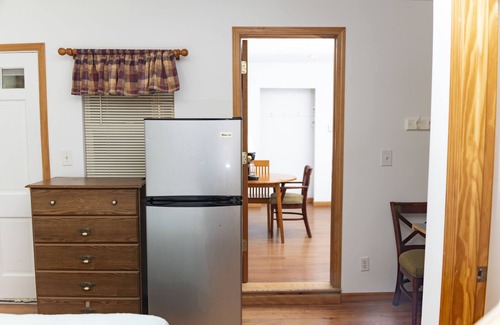 Williams Bay Cabin | Corner Cabin Pet Friendly Williams Bay on Lake Geneva