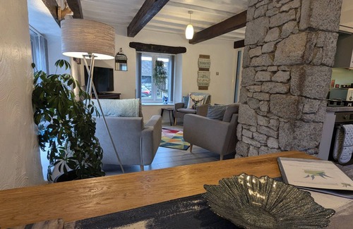 Meathop Cottage | CORNER COTTAGE AT BRACKENTHWAITE FARM, pet friendly in Arnside