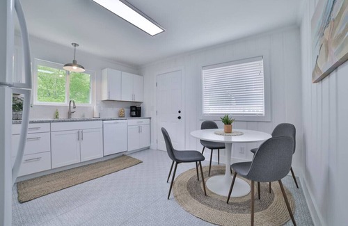 Northside Apartment | Corner Lot Charmer | Prime North Chatt (right unit)