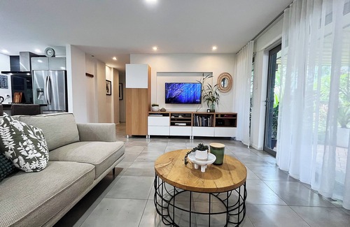 Loganholme House | Cornubia Luxury Nature Haven- Family & Pet friendly & wheelchair-friendly