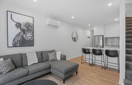 Coronet Peak House | Coronet Peak Luxe - Queenstown Holiday Home