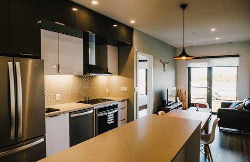 Winnipeg Apartment | Corporate Stays - Luxury 1BR with Upscale Amenities and Modern Interiors