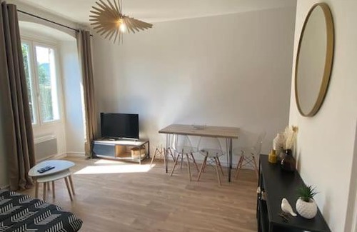 Corte Apartment | Corte magnifique T2 45m2 neuf 5 personnes place st marcel hyper centre wifi lave linge tv