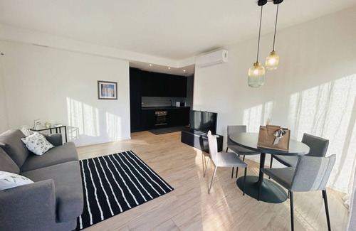 Alba Apartment | Cortemaggiore 4D Luxury Flexrent - Abyssinia