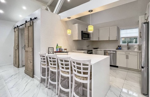 Cos Cob Cottage | Cos Cob Cottage- Full Kitchen, Pet Friendly