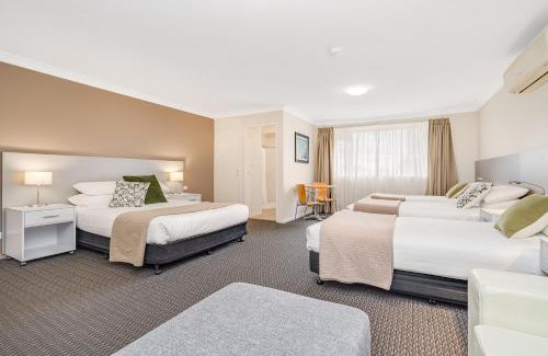 Adamstown Hotel | Cosmo Motel Adamstown