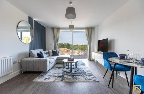 Milton Keynes Apartment | Cosy 1 bed near peaceful canal By Valore Property Services