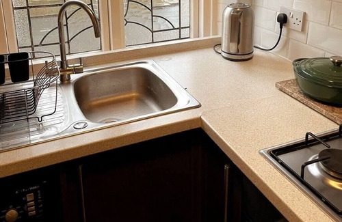 Saltaire Village Cottage | Cosy 1BD Heritage Cottage in Saltaire, Shipley
