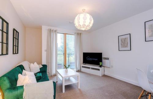 Cheetham Hill Apartment | Cosy 1Bedroom Apartment With Balcony, Sleeps 3, Prime Location, Long Term Disc