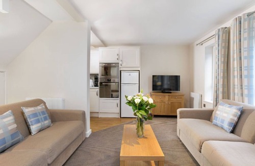 Cromer Condo | Cosy 2-Bed Apartment | Seaside Resort | Sleeps 6