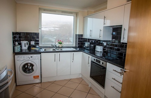 Basingstoke Apartment | Cosy 2 bed flat near train station Basingstoke with Free Parking!