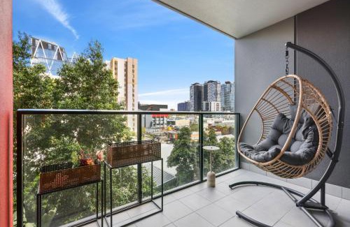 Bowen Hills Apartment | Cosy 2-Bed with Pool Bbq Area and Secure Parking