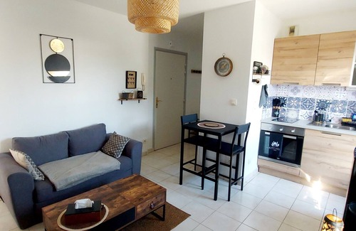 Villefranche-sur-Saone Apartment | Cosy 2-room apartment - Centre Villefranche-sur-Saône with pool & garage