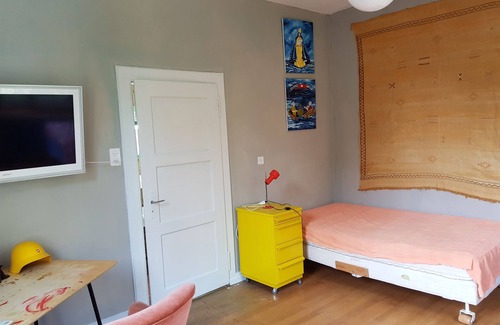 District 2 House | Cosy 20 sq meter room: 6 min from the main train Station