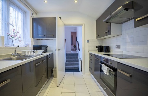 Selhurst Apartment | Cosy 2Bed Flat-Free Parking-Easy Links to London