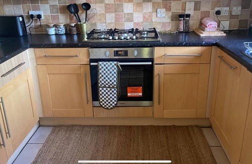 Singlewell House | Cosy 3-bedroom house in Gravesend-Kent with WiFi access