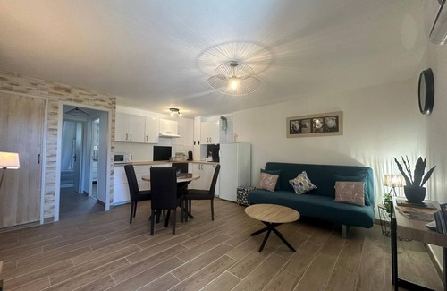 Saintes-Maries-de-la-Mer Apartment | Cosy apartment with terrace, air conditioning, parking space. No pets allowed!