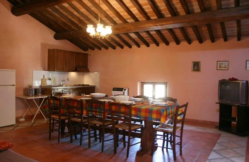 Santarello Apartment | Cosy apartment for 10 guests with pool, WIFI, TV, pets allowed and parking
