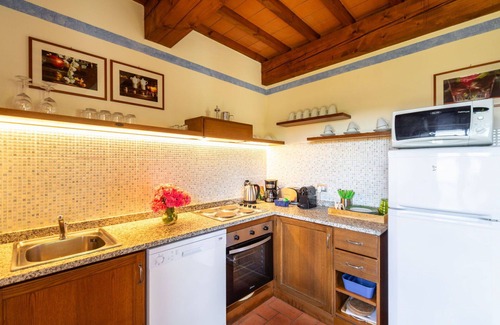 Greve in Chianti House | Cosy apartment in villa for 8 people with WIFI, pool, TV, patio and pets allowed
