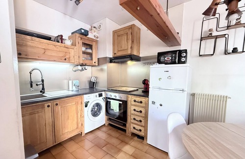 Arinsal Apartment | Cosy apartment, terrace, parking and ski room
