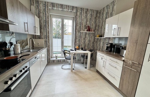 Steinheim Apartment | Cosy apartment for 2 people with hot tub, WIFI, TV, patio, pets allowed and parking