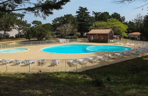 Saint-Georges-d'Oleron Apartment | Cosy apartment for 2 people with A/C, pool, WIFI, terrace and pets allowed