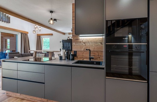 Solk Apartment | Cosy apartment for 4 people with WIFI, hot tub, TV, patio and parking