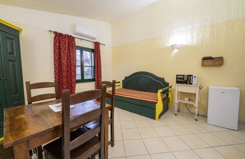 Arborea Apartment | Cosy apartment for 4 guests with pool, A/C, WIFI, TV, pets allowed and parking