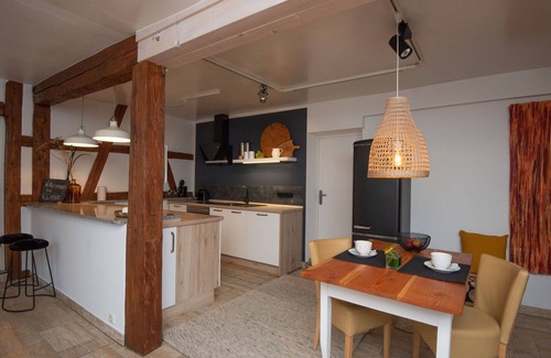 Suhl Apartment | Cosy apartment for 4 guests with WIFI, TV, patio, pets allowed and parking