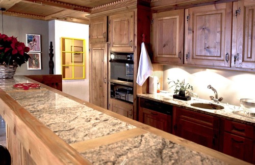 Gstaad Apartment | Cosy apartment for 4 guests with WIFI, TV and balcony