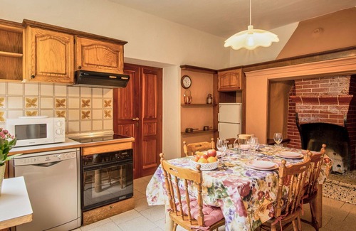 Tavernerio Apartment | Cosy apartment for 4 people with WIFI, TV, patio, pets allowed and parking