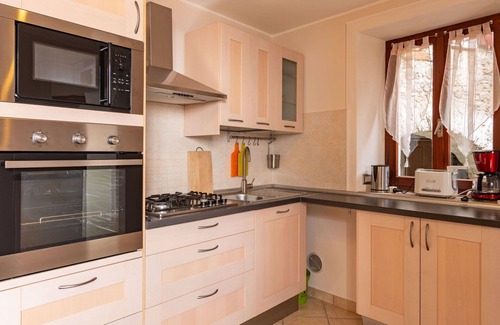 Maccagno Apartment | Cosy apartment for 5 people with TV, terrace, pets allowed and parking