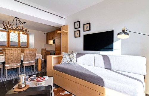 Villaroger Apartment | Cosy apartment for 6 guests with WIFI, TV, balcony, panoramic view and parking
