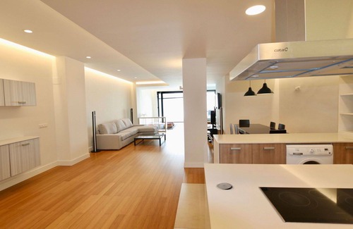 Benimaclet Apartment | Cosy apartment for 7 people with WIFI, A/C, private pool, TV, terrace and parking
