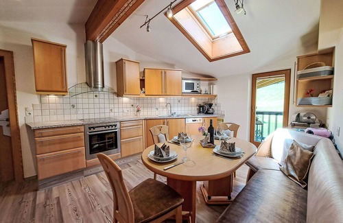 Muhlthal Apartment | Cosy apartment for 8 people with WIFI, TV, balcony and parking
