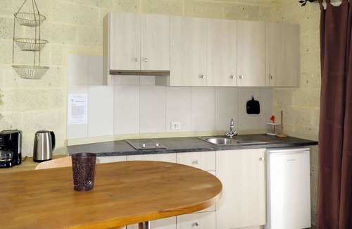 Las Cuevecitas Apartment | Cosy apartment for 2 people with WIFI, pool, TV, terrace and parking