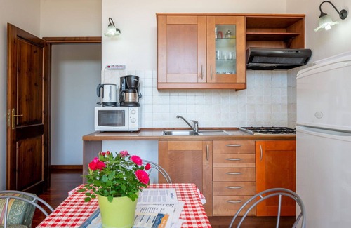 Azzano d'Asti Villa | Cosy apartment in villa for 6 people with WIFI, pool, A/C, terrace and pets allowed