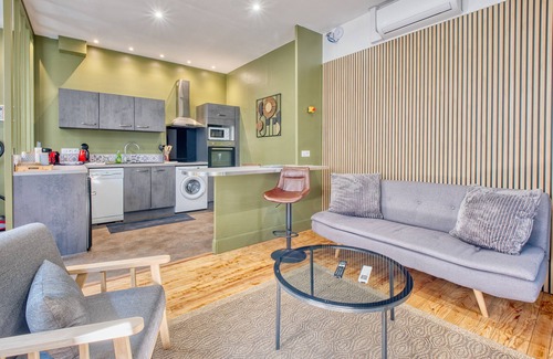 Eymet Apartment | Cosy apartment in Eymet – Air-conditioned, for 2 people, steps away from restaurants and the village