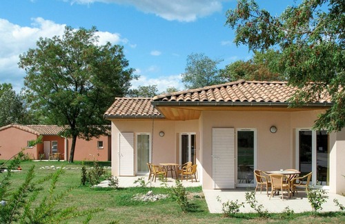 Pont-de-l'Isere House | Cosy apartment in villa for 6 people with WIFI, pool, A/C, TV, terrace and pets allowed