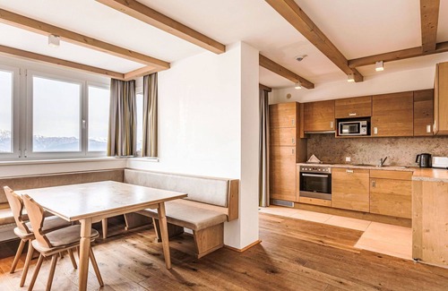 Sonnenalpe Nassfeld House | Cosy apartment in villa for 12 guests with WIFI, TV, balcony and parking