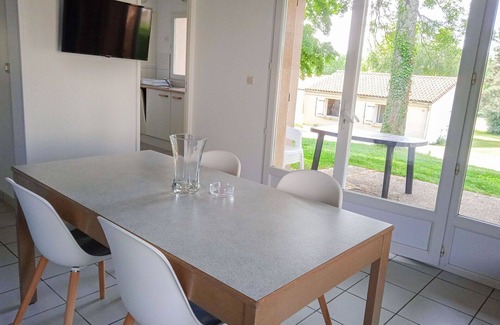 Prailles House | Cosy apartment in villa for 6 guests with pool, internet, TV, terrace, pets allowed and parking