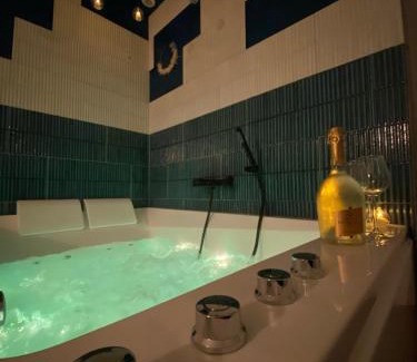Veauche Apartment | Cosy Appart’ & spa - Appartement privatif - baignoire balnéothérapie